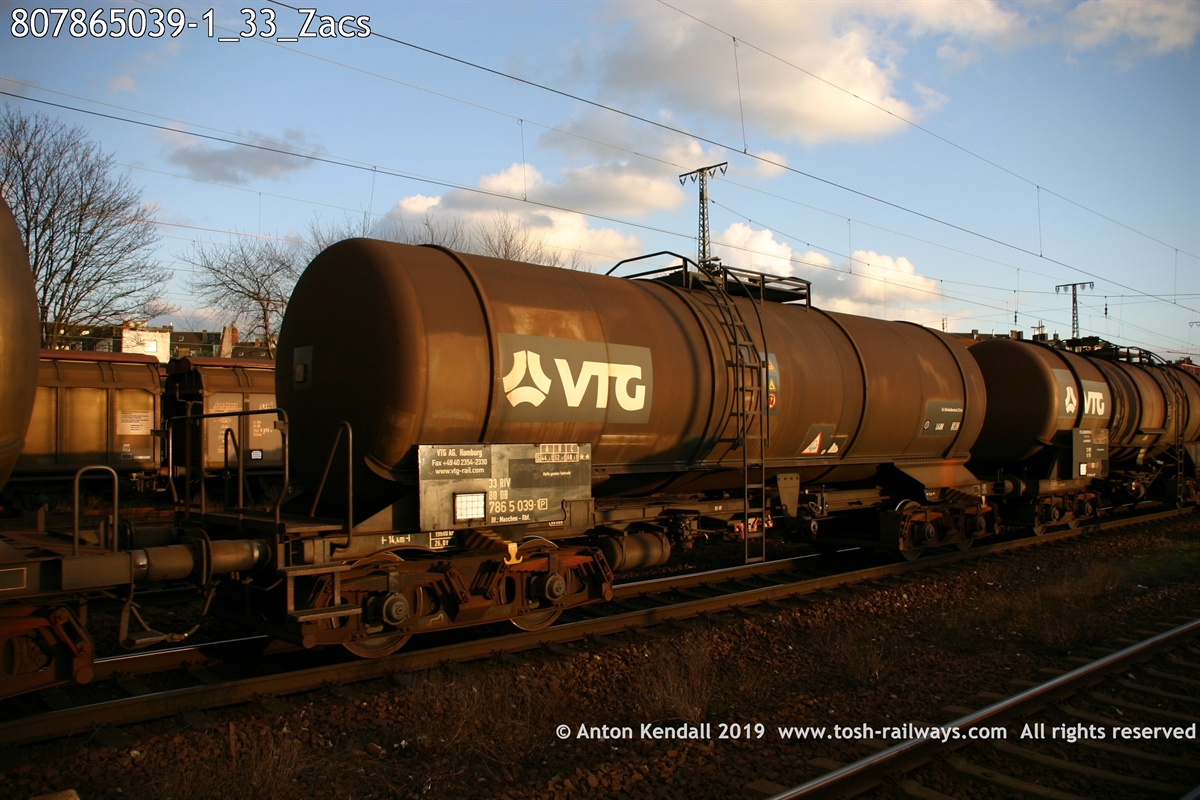 807865039-1_33_Zacs.jpg